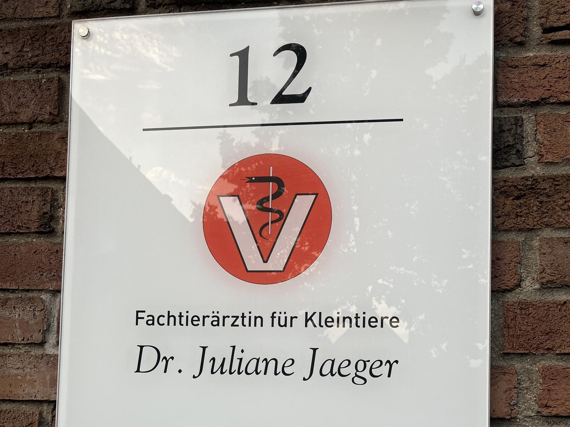 View 2 of Dr. med. vet. Juliane Jaeger