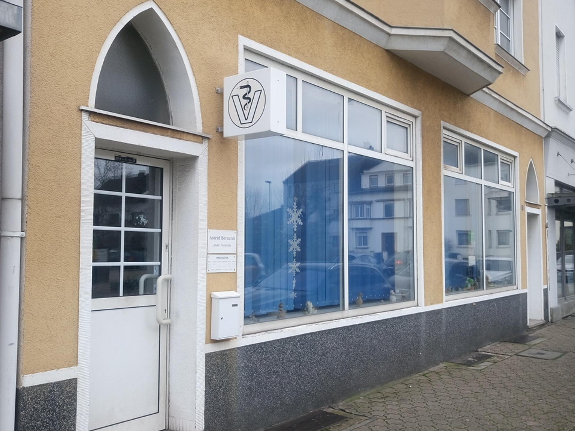 Ansicht 2 von Astrid Bernardi Tierärztin