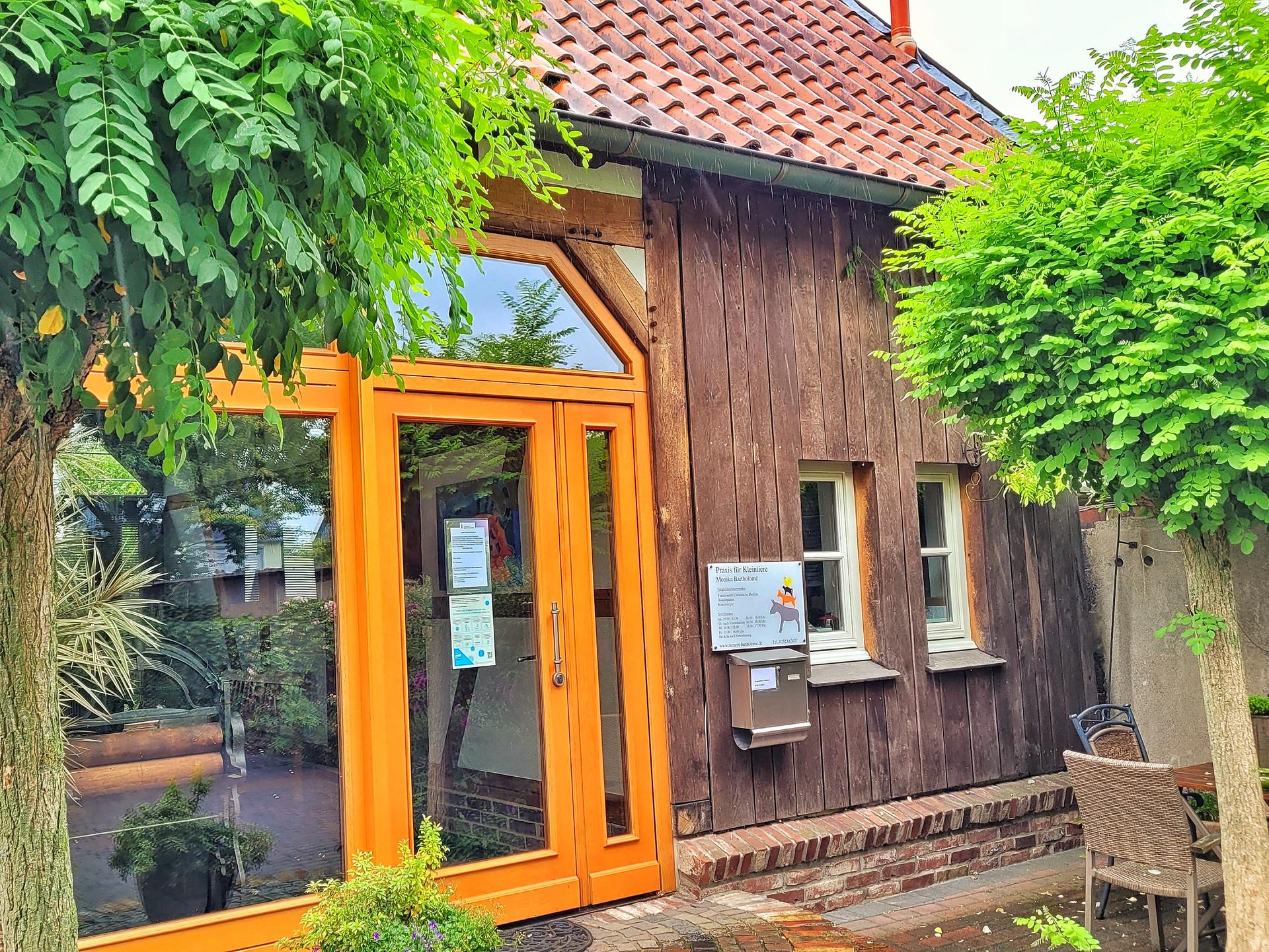 View 1 of Monika Bartholome Tierarzt