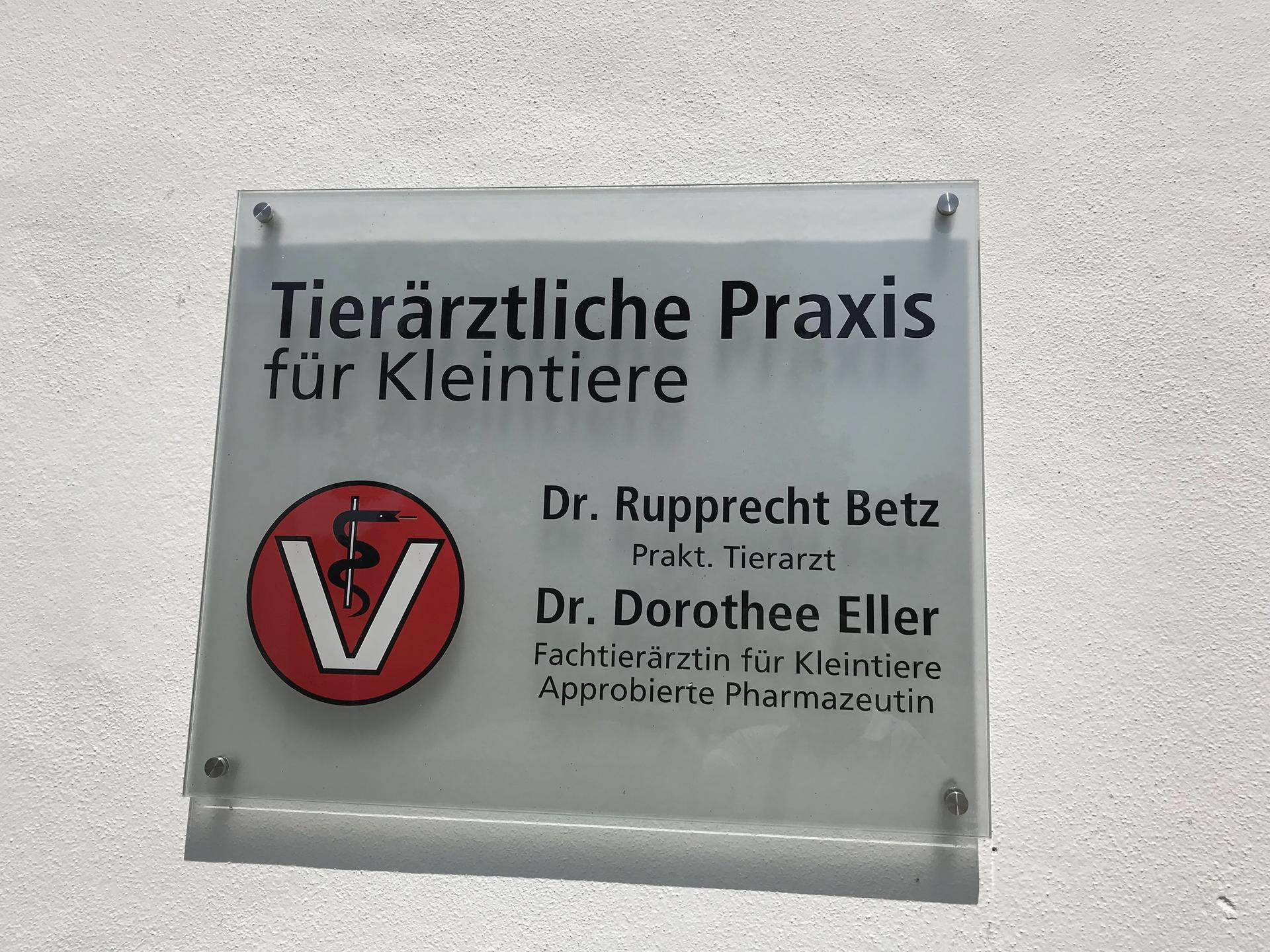 View 2 of Tierarztpraxis Dr. Betz, Hofgut Sperberslohe