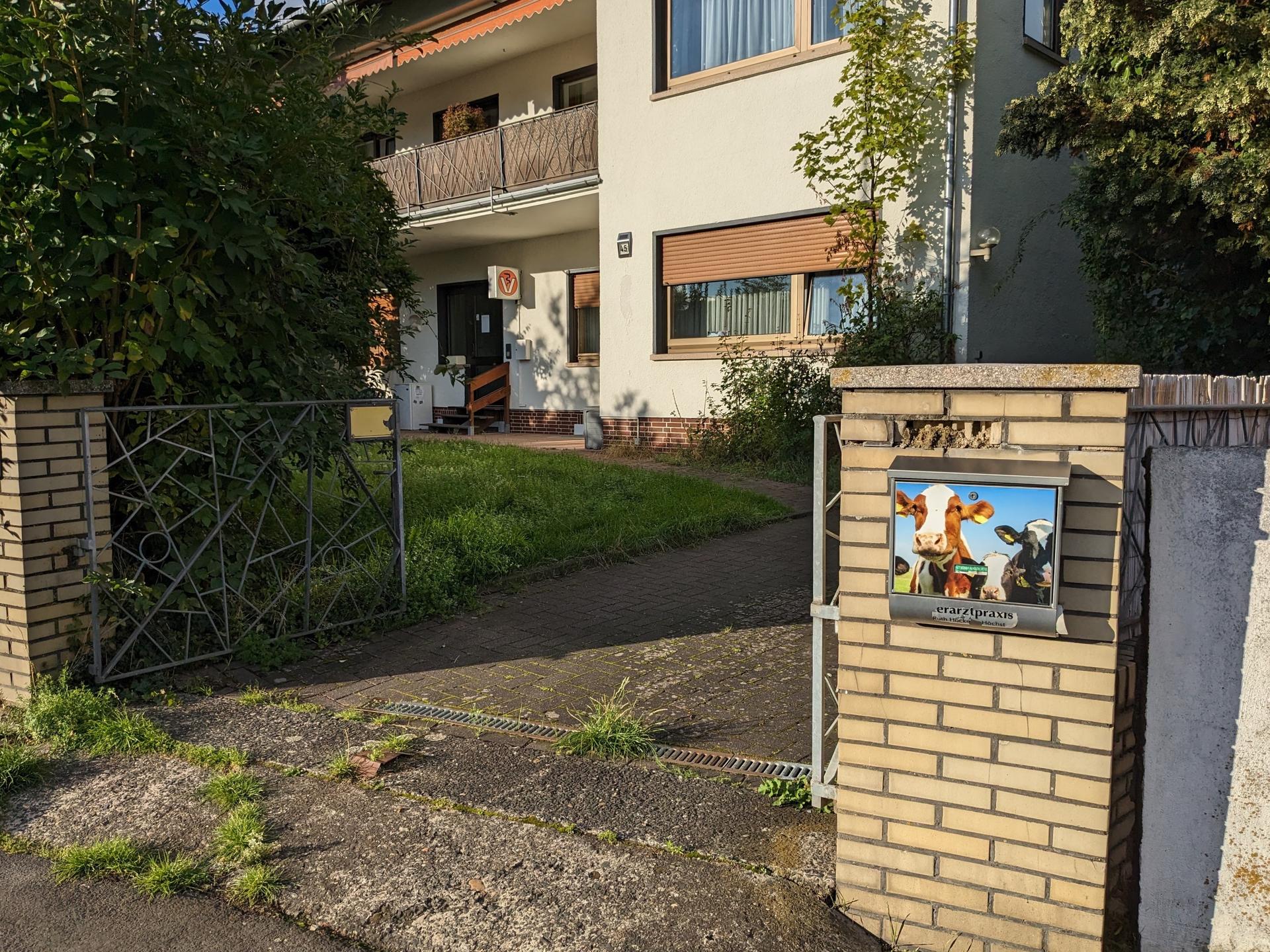 Ansicht 1 von Ruth Hockerts-Höchst Praktische Tierärztin