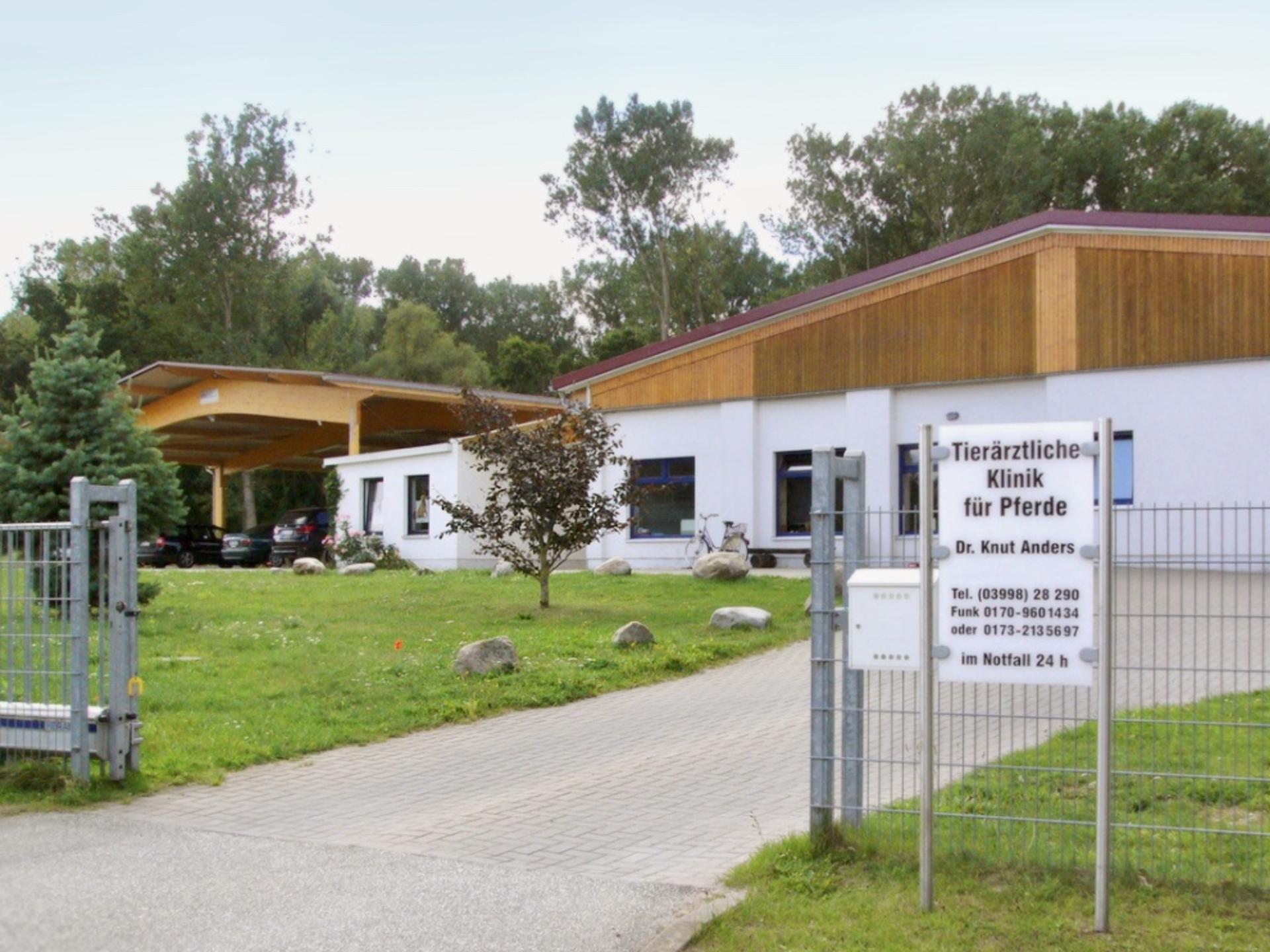 Ansicht 1 von Tierärztliche Klinik f. Pferde - Dr. Knut Anders - Notfallbereitschaft f. Pferde