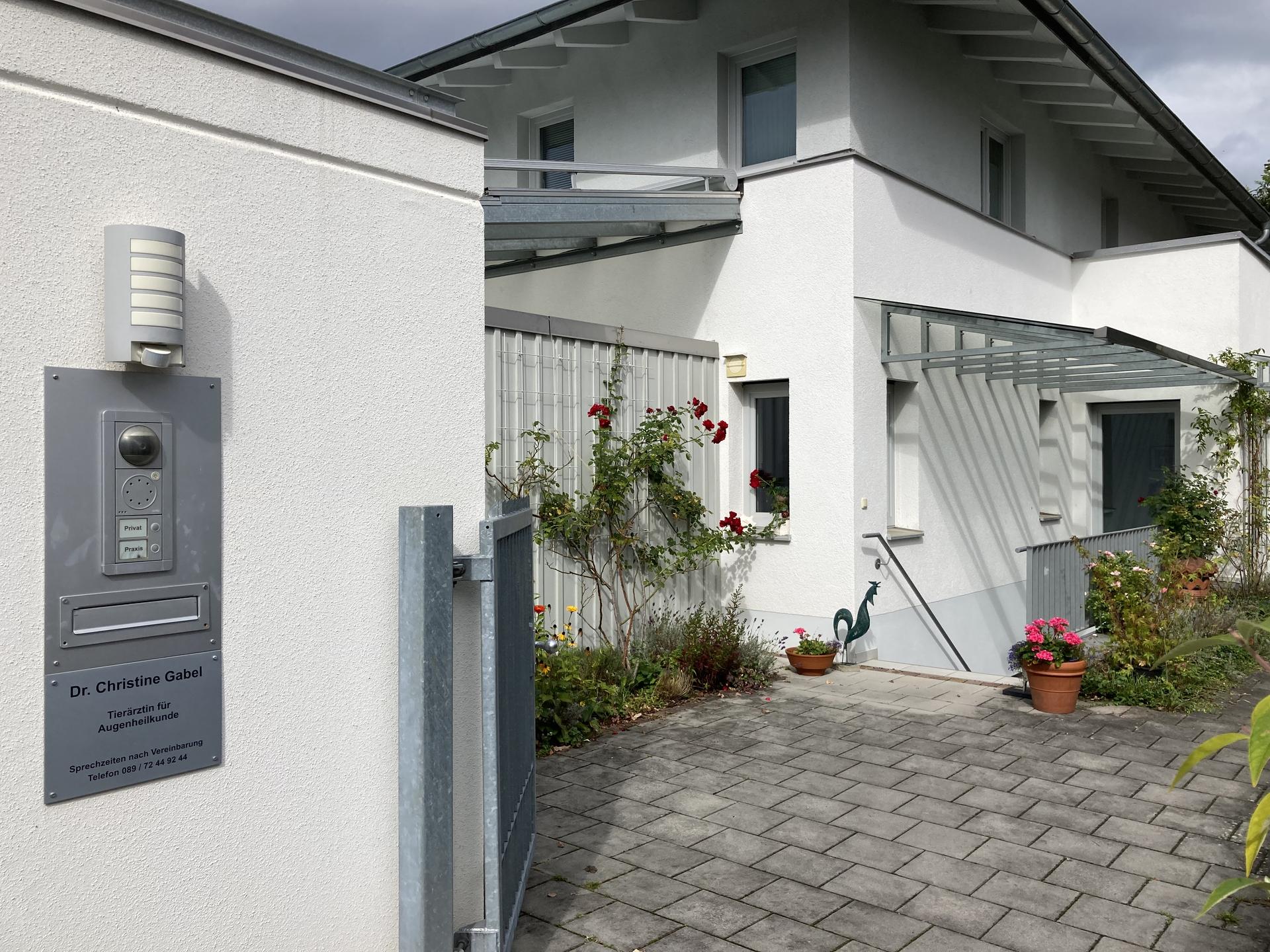 Ansicht 2 von Dr. Christine Gabel, Tierärztin für Augenheilkunde