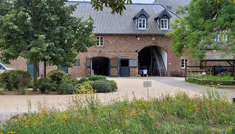 Vorschau von Pferdeklinik Burg Müggenhausen GmbH